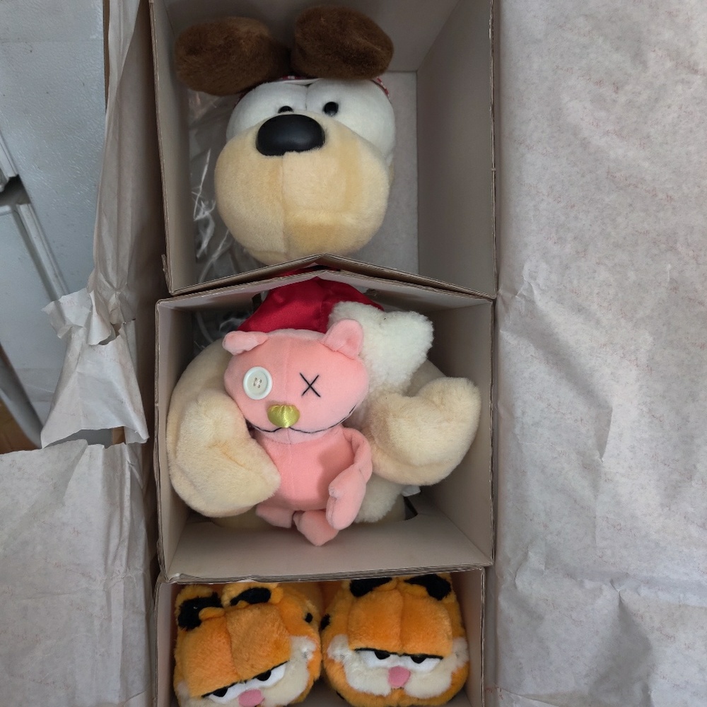 PLUSH BEDTIME FOR ODIE BY JIM DAVIS 20" TALL